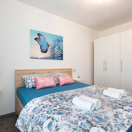 Apartman Jelena Vrbnik Esterno foto