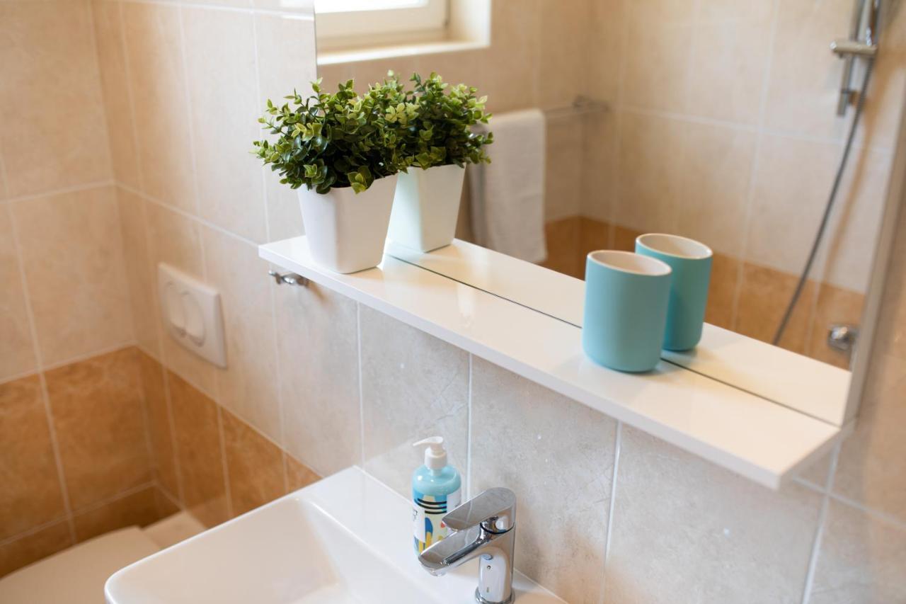 Apartman Jelena Vrbnik Esterno foto